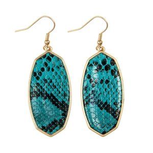 ❤️NWT *BOUTIQUE*   GORGEOUS FAUX LEATHER SNAKE PRINT EARRINGS